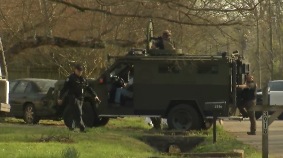 UPDATE: Man arrested following Memphis Dr. SWAT standoff